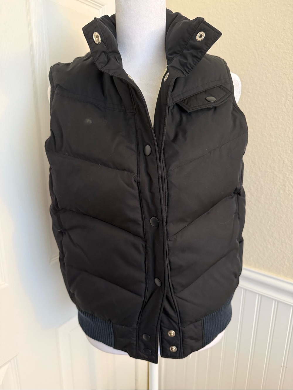 GAP Black Quilted Puffer Vest